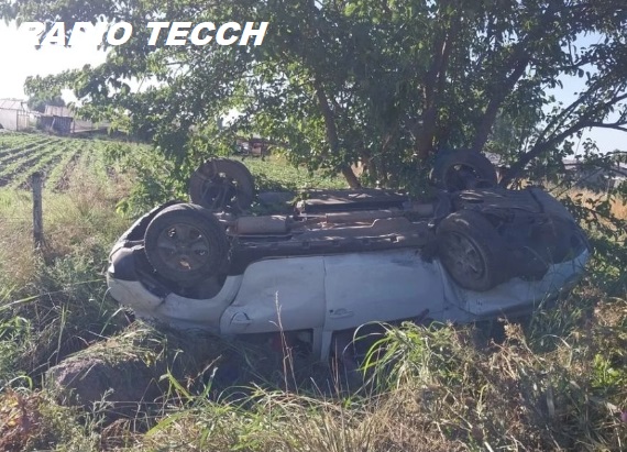 Tomaba mate mientras manejaba hacia la Costa, volcó y murió.